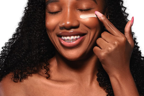 Applying retinol crème at night as part of an acne routine